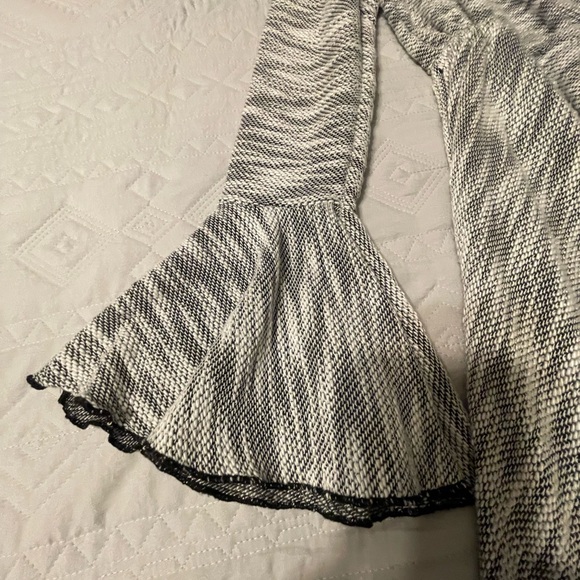 Chic Gray Women's Long Sleeve Sweater - Picture 7 of 7